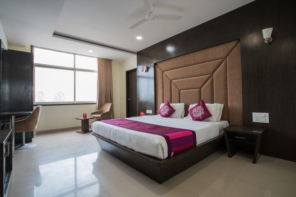 OYO 1546 The Sensation Hotel