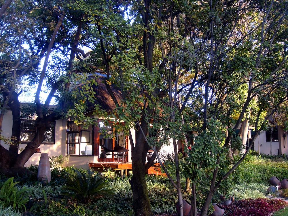 Lourie Lodge Exterior