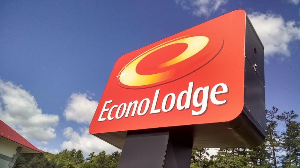 Econo Lodge Near Plymouth State University Featured Image
