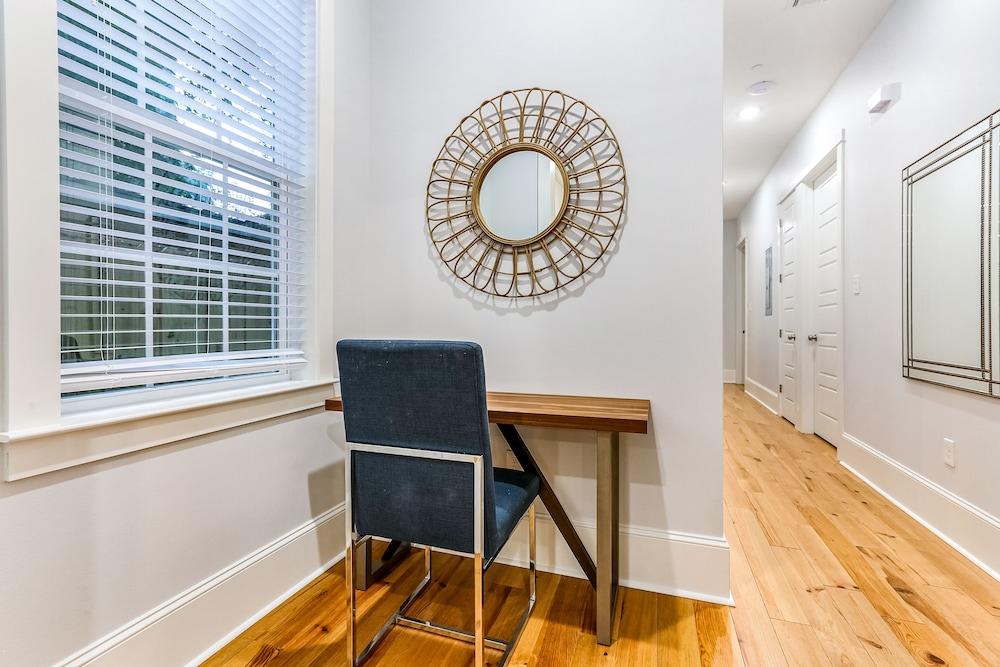 5BR with Pool - Great for Families - Near Everything Interior