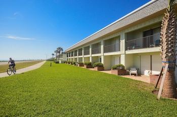 Sea Watch Villa 1790 by Teeming Vacation Rentals