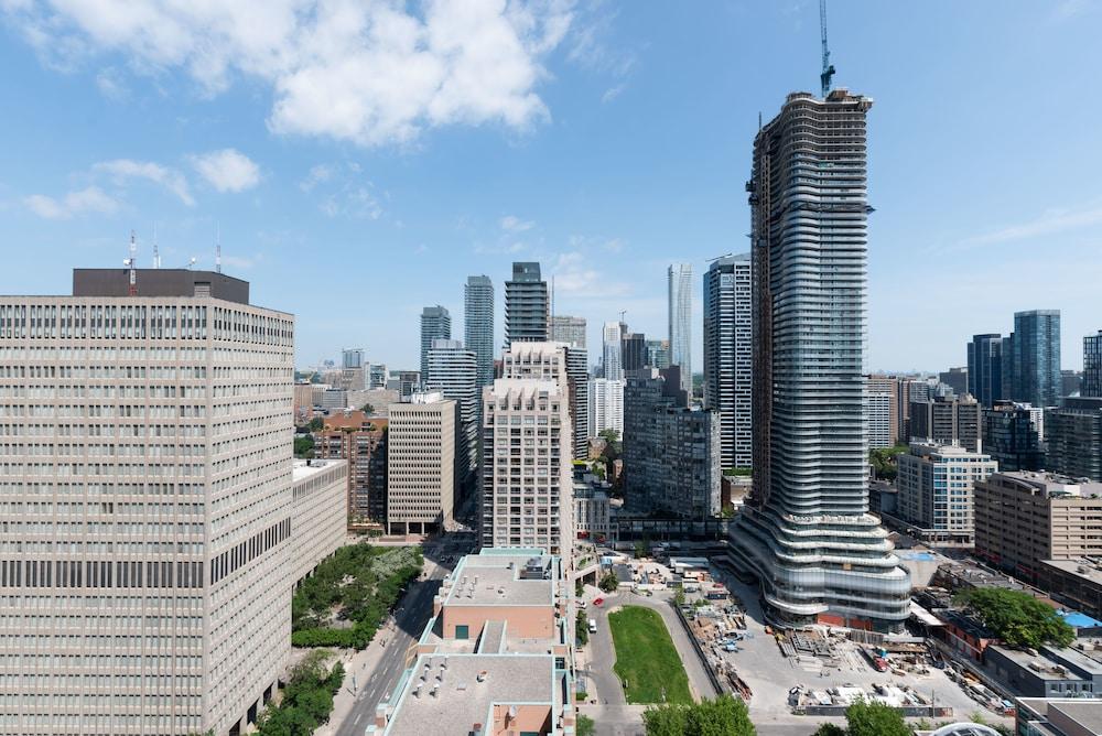 elegant condo with panoramic views Featured Image