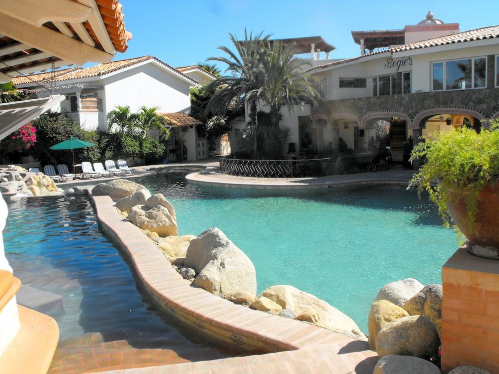 لوس كابوس جولف ريزورت، تريد مارك كوليكشن - ويندام حمام سباحة مكشوف