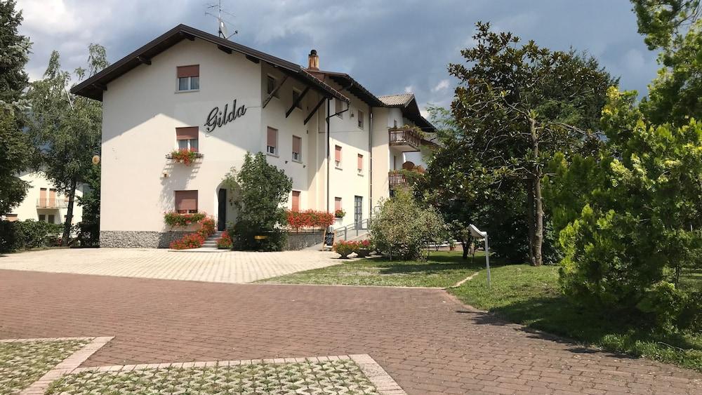 Albergo Gilda Featured Image