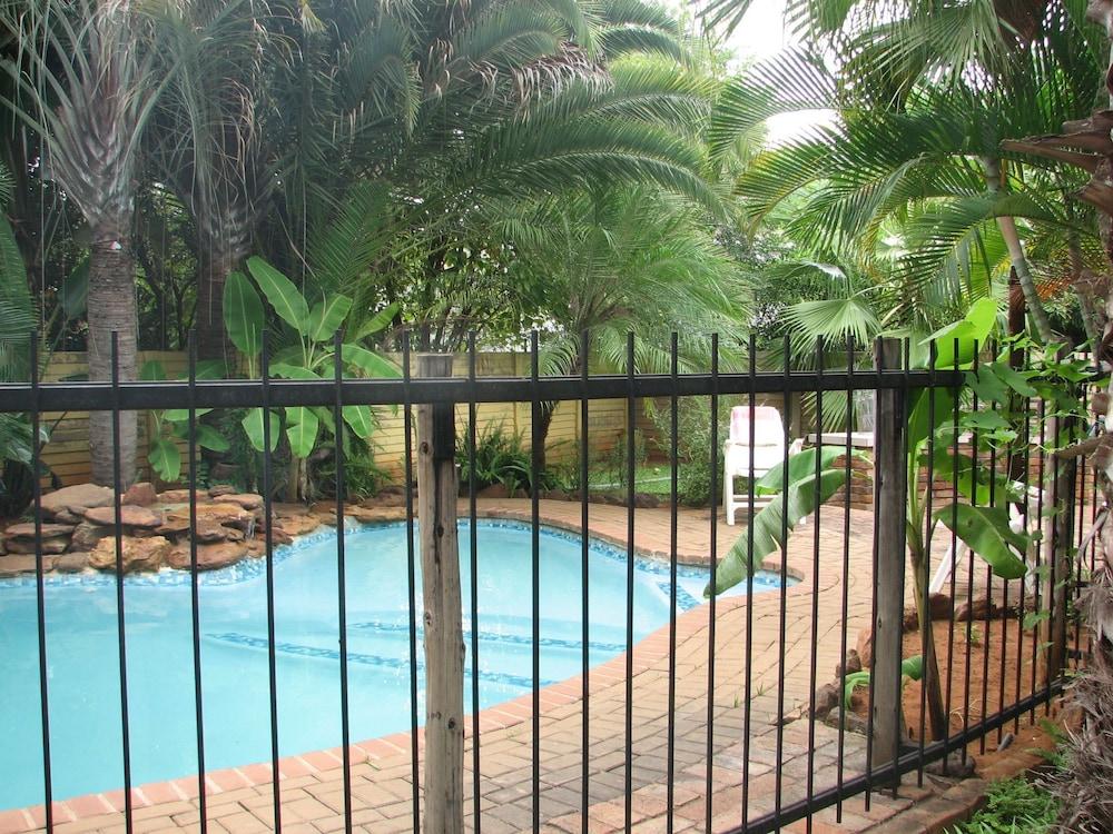 Inca Lily Accommodation Outdoor Pool