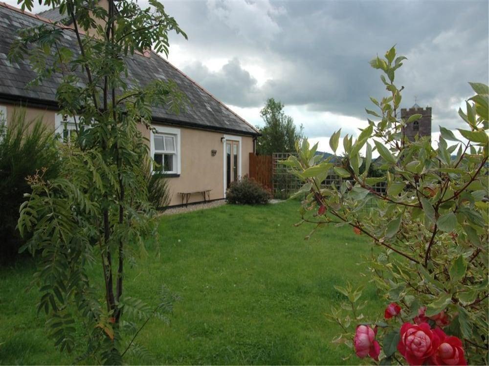 A Delightful Little Cottage With Large Garden and Views to The Black Mountains Exterior