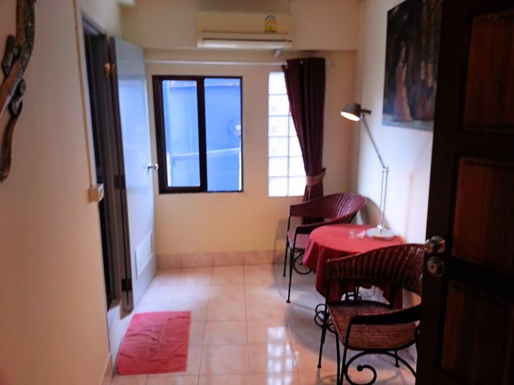 Fong Kaew and Baan Nang Fa Guesthouse Room