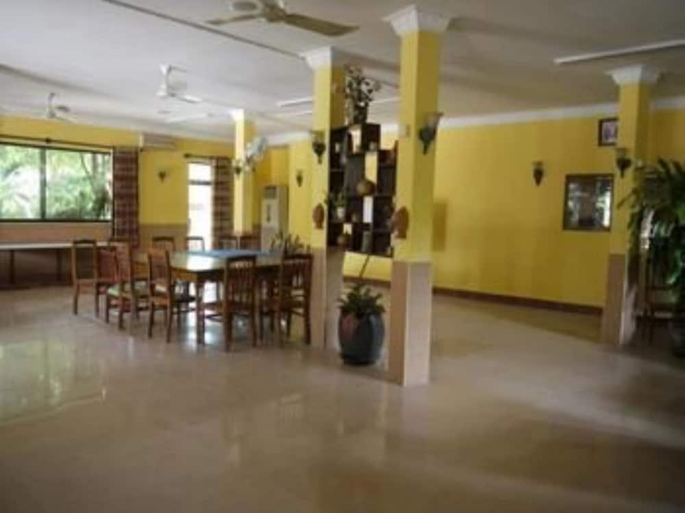 L'Elephant Blanc Resort Interior Entrance
