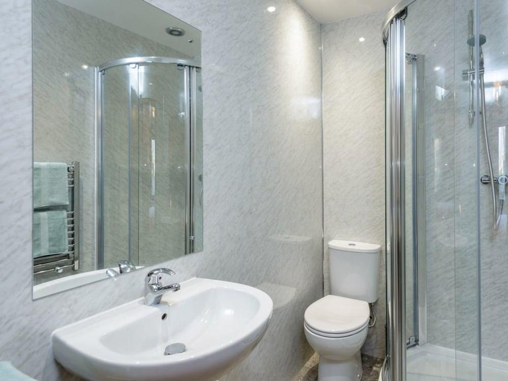 Springfield View Bathroom