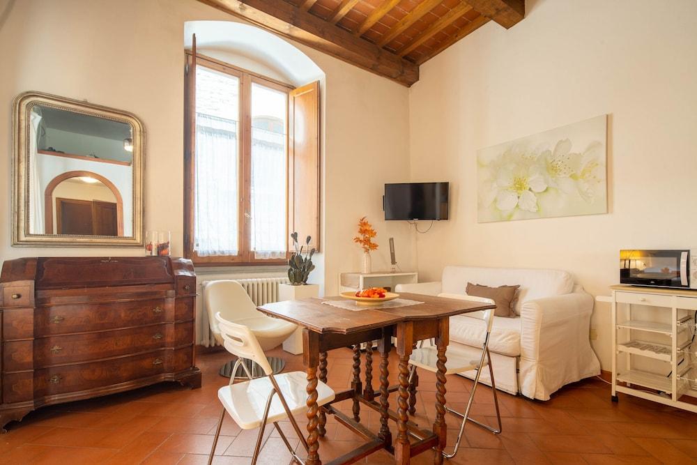 Uffizi Place by Mmega Living Area