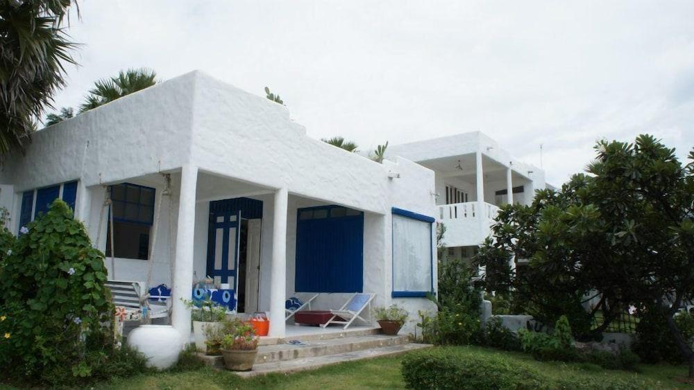 Hua Plee Lazy Beach Exterior