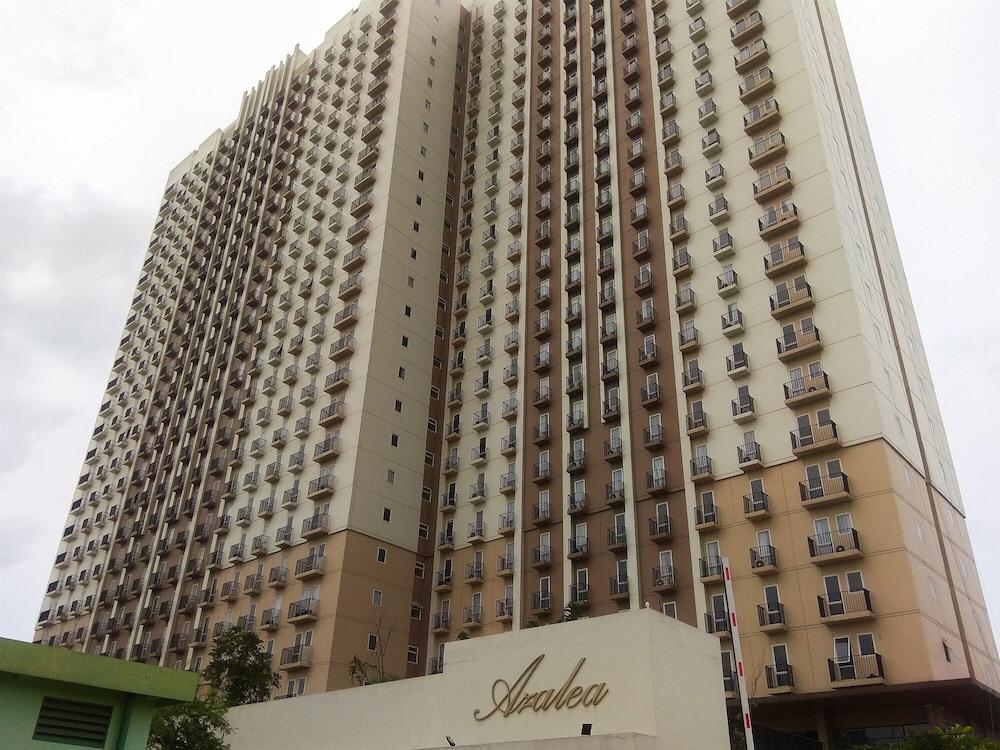 Modern Style Studio Apartment at Azalea Suites with City View Exterior detail