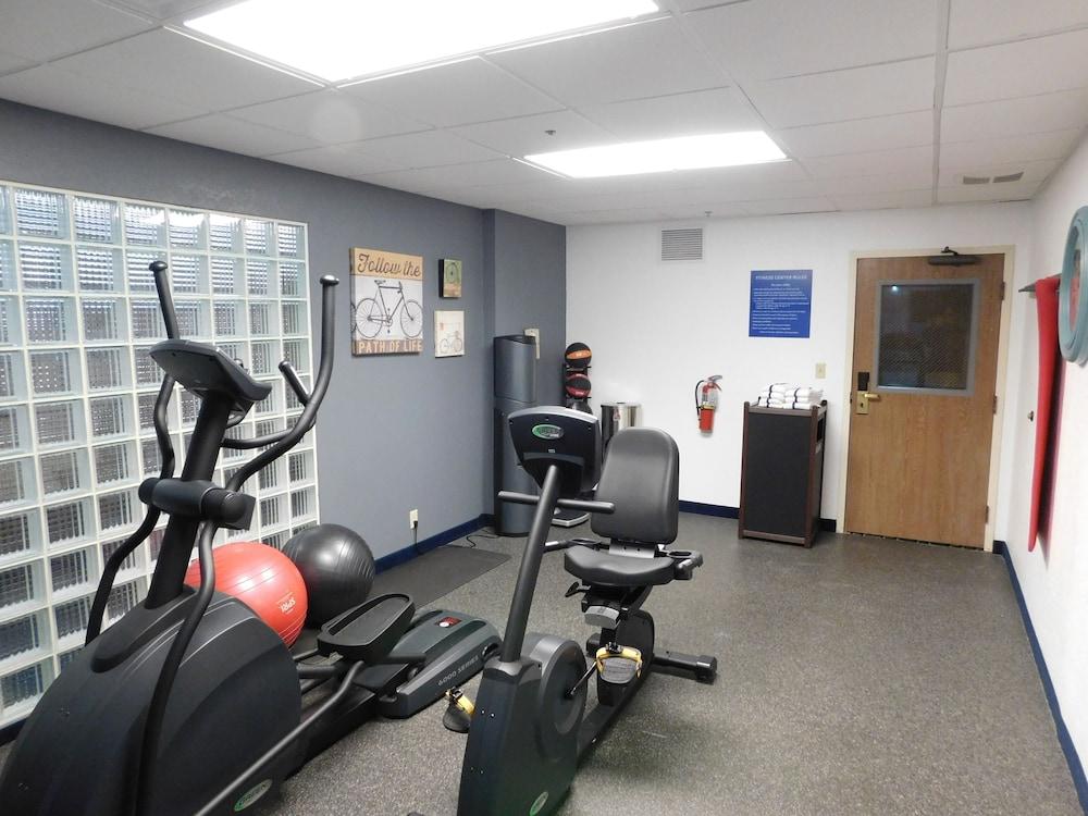 Days Inn by Wyndham Fargo/West Acres Fitness Facility