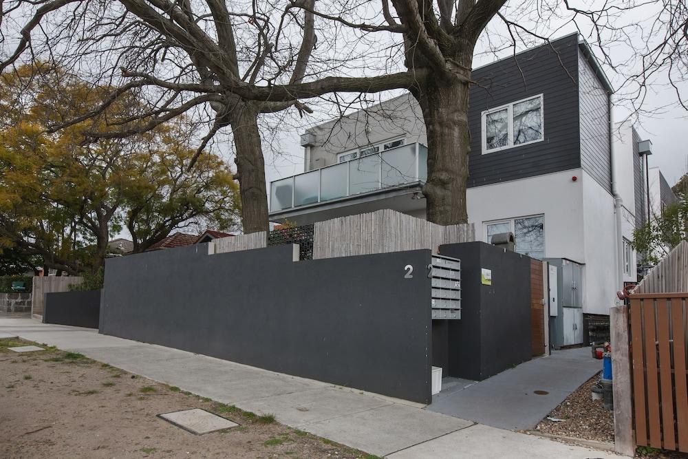 Heart of Highett Apartment by Ready Set Host Exterior