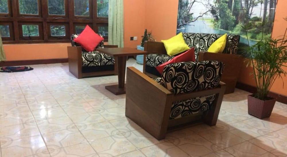 Knuckles Range - Aruni Villa Lobby Sitting Area