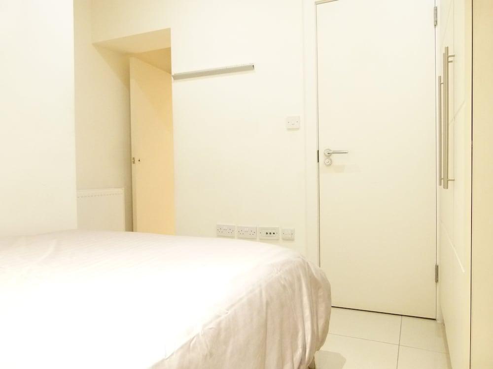 SS Property Hub - Apartment close to Hyde Park Room