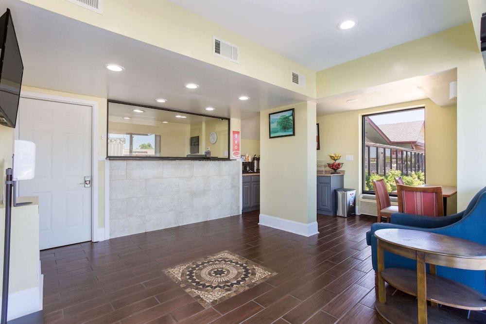 إيكونو لودج جالاتين - ميترو ناشفيل الردهة