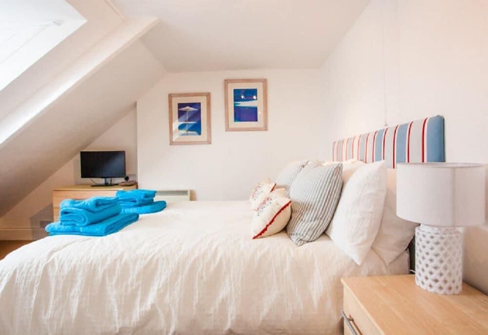 Harbour View Cottage Room