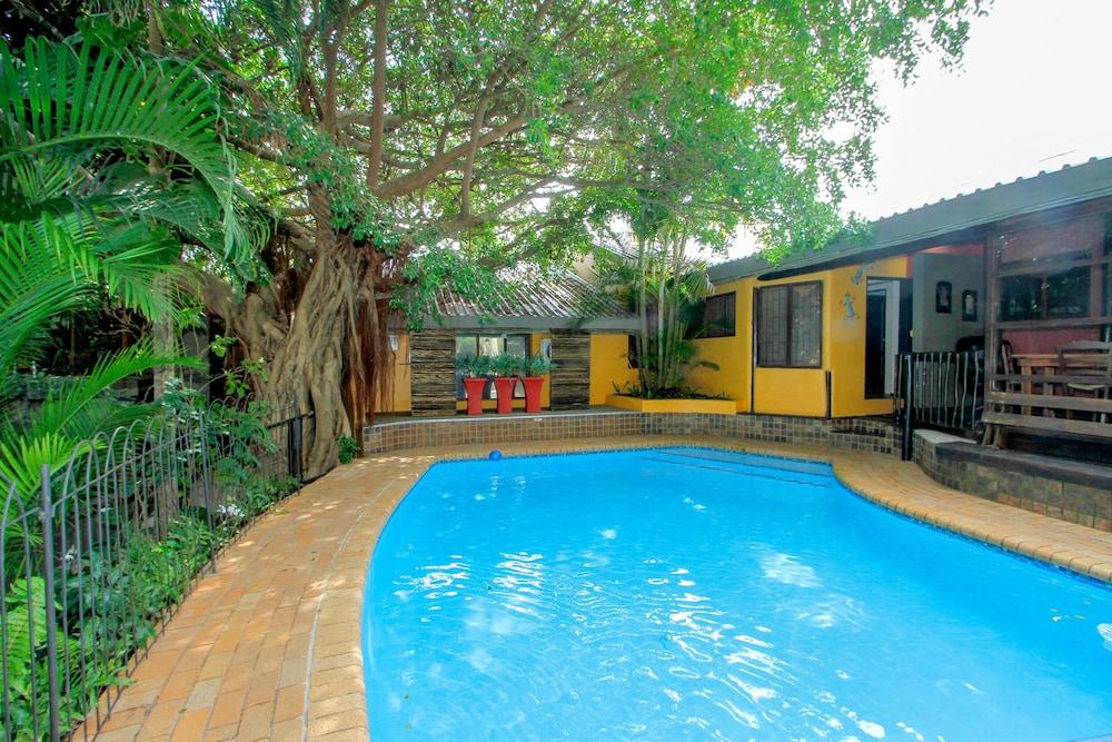 Umlilo Lodge Exterior