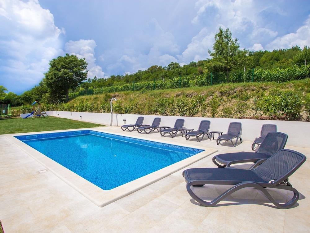 Modern Detached Villa With Swimming Pool Near Mountains of Ucka, Beach at 10 km Waterslide