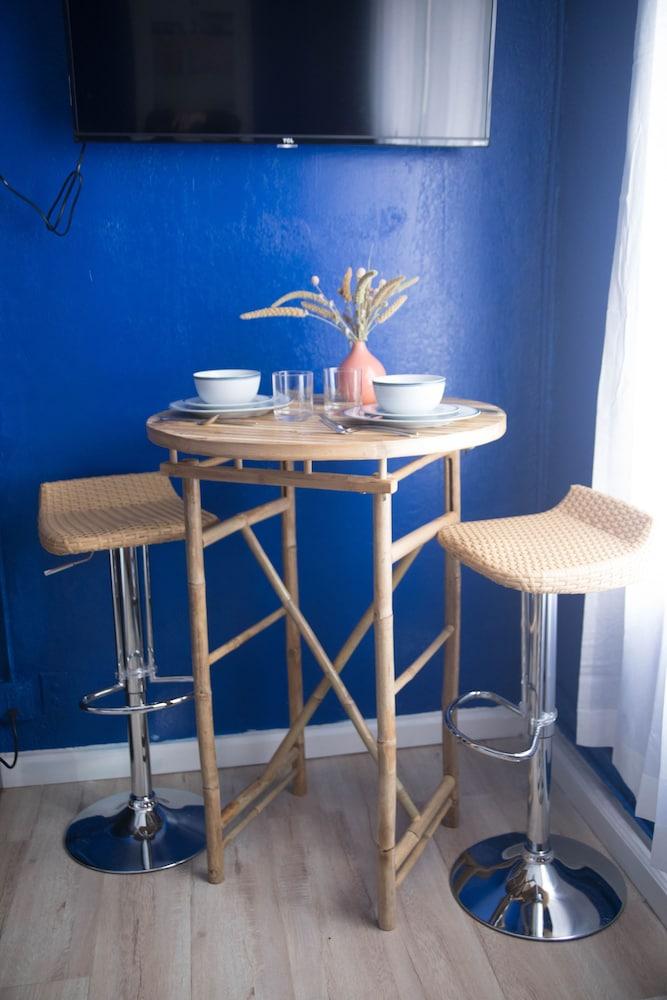 أميزينج ستوديو إن بيفيرلي بوليفارد! سليبس 3! تناول الطعام داخل الغرفة