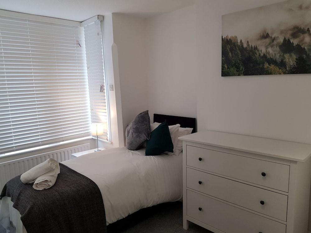 Campbell Apartment Room