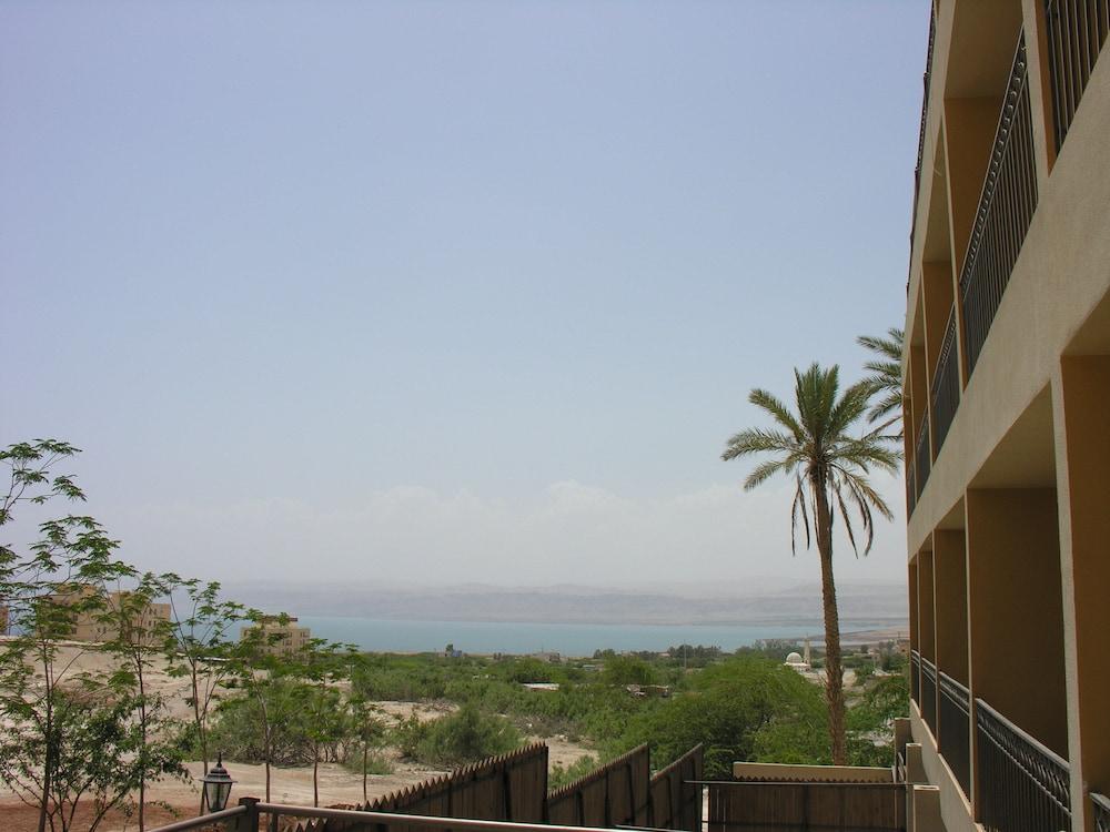 ثرى البحر الميت