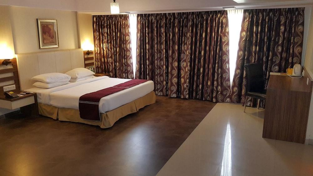 Keys Select by Lemon Tree Hotels, Nestor, Mumbai Room