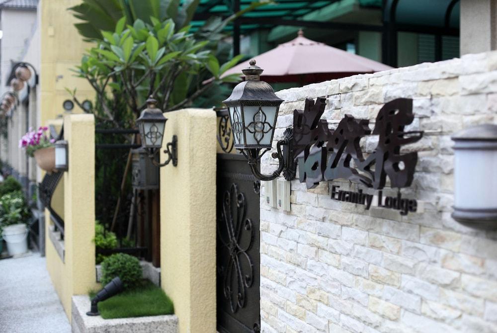 Errantry Lodge & Studio Exterior detail