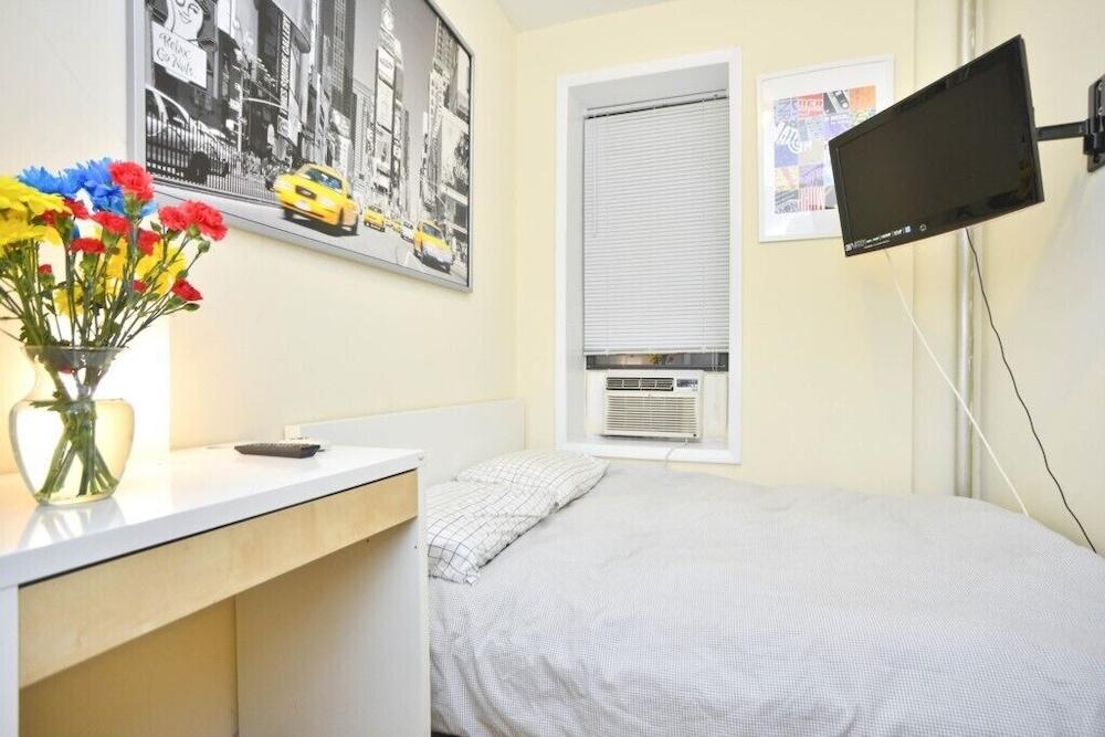 Fancy 2 BR on Upper East Side Room