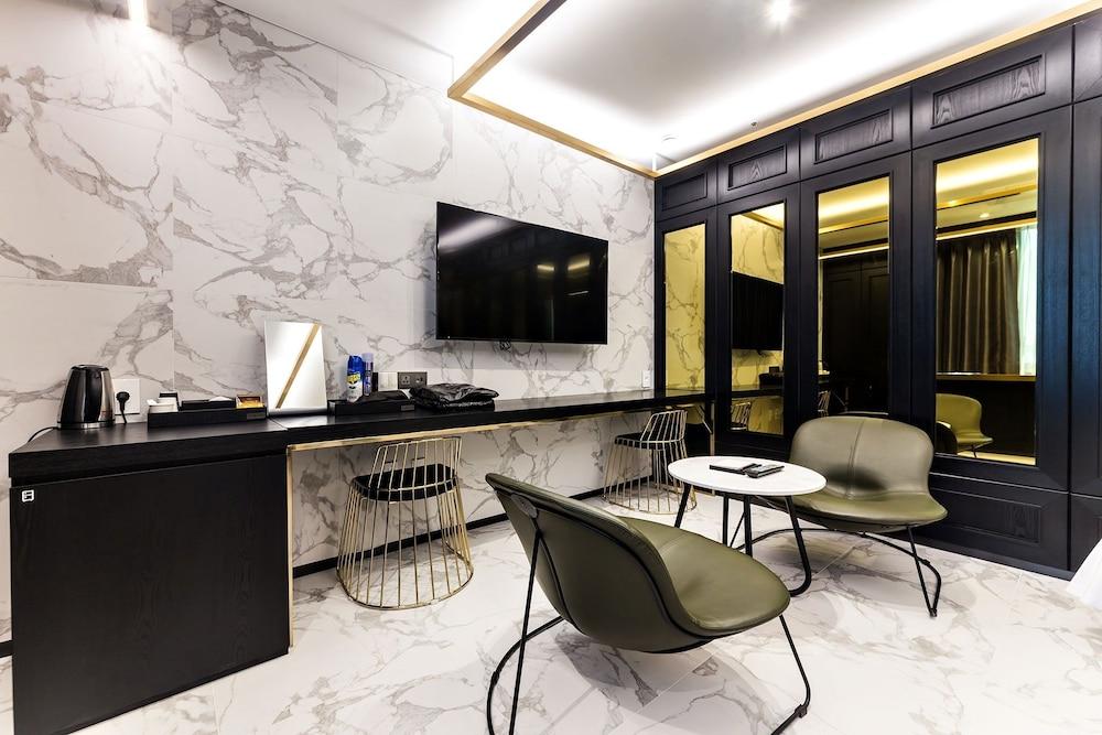 Yongin Astro Hotel Room