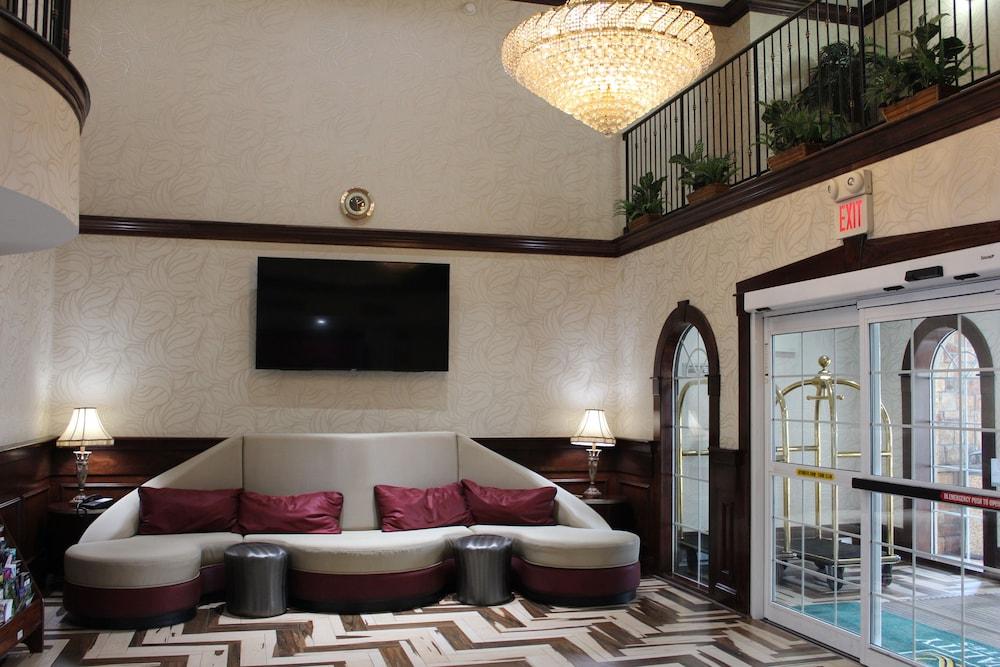 Quality Suites NYC Gateway Interior Entrance