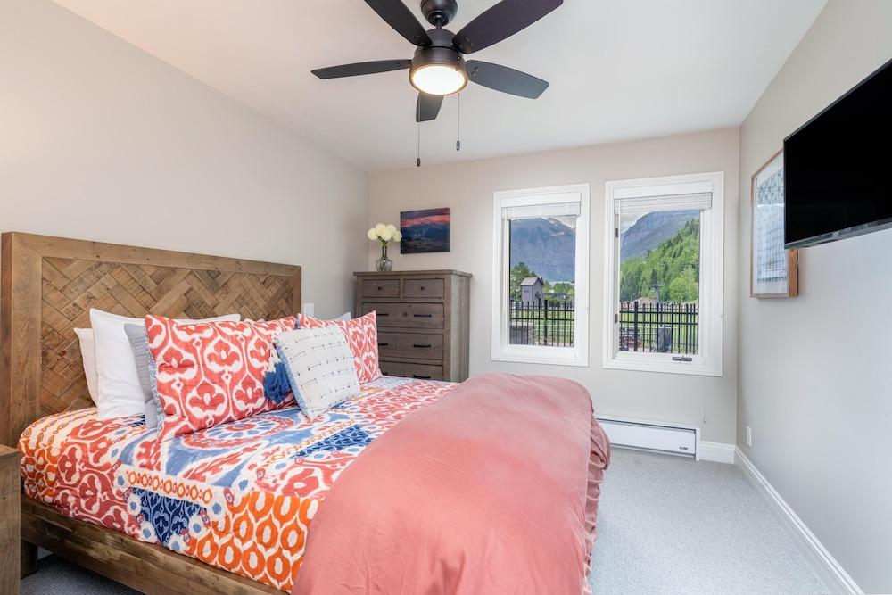 Etta Place 102 by Exceptional Stays Room