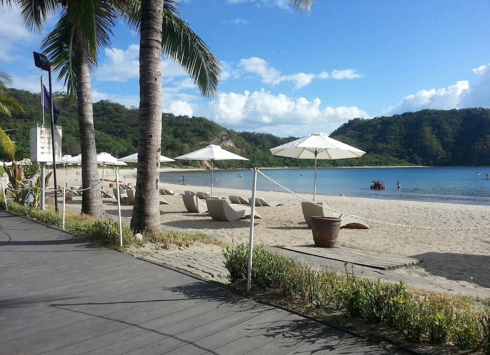 Dr Calayan's 2BR Condo at Pico De Loro Beach
