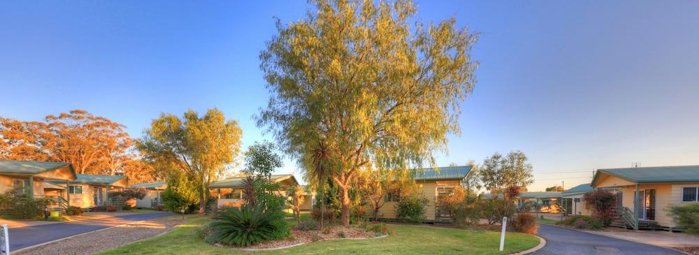 Pepper Tree Cabins Property Grounds