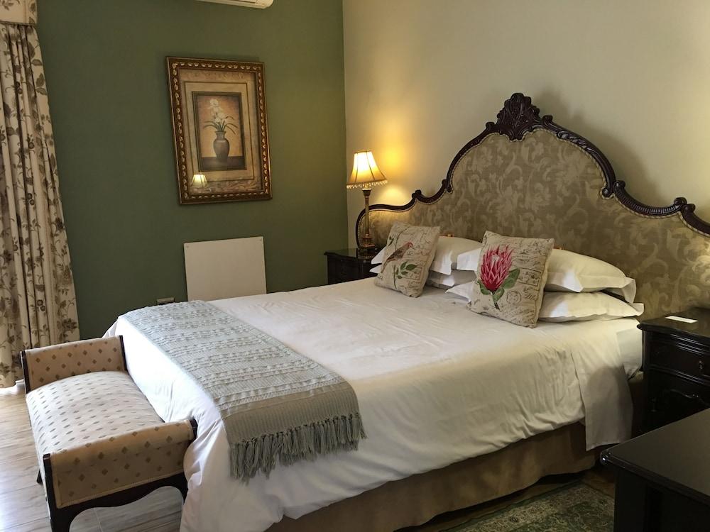 Dunvegan Execu Lodge Room