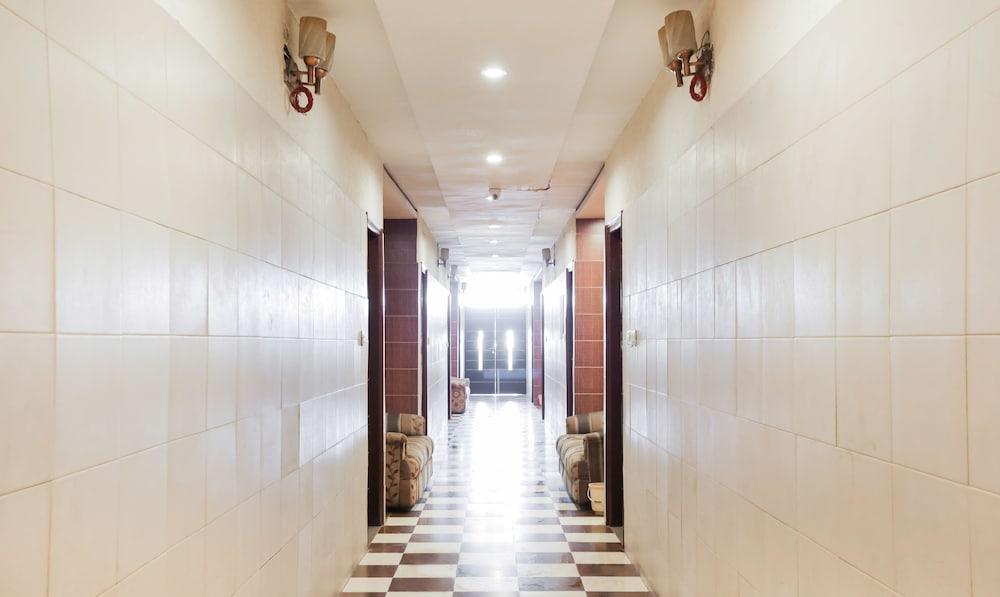 Treebo Highland Ludhiana Lobby