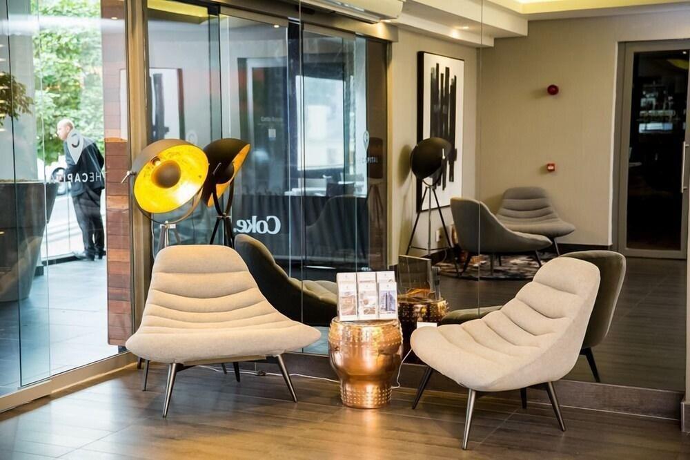 Mirage - WHosting Lobby Sitting Area