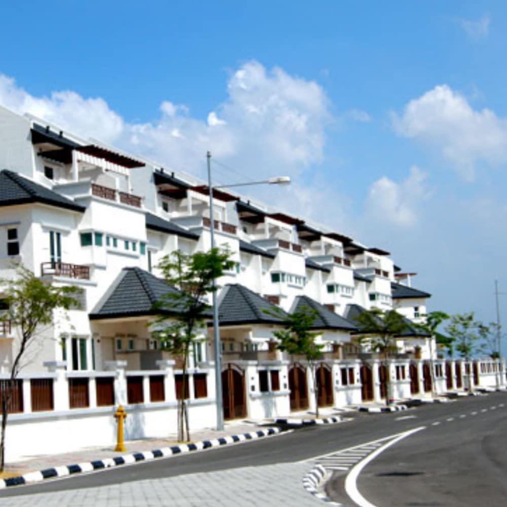 HomeStay Nimah Seaview Featured Image
