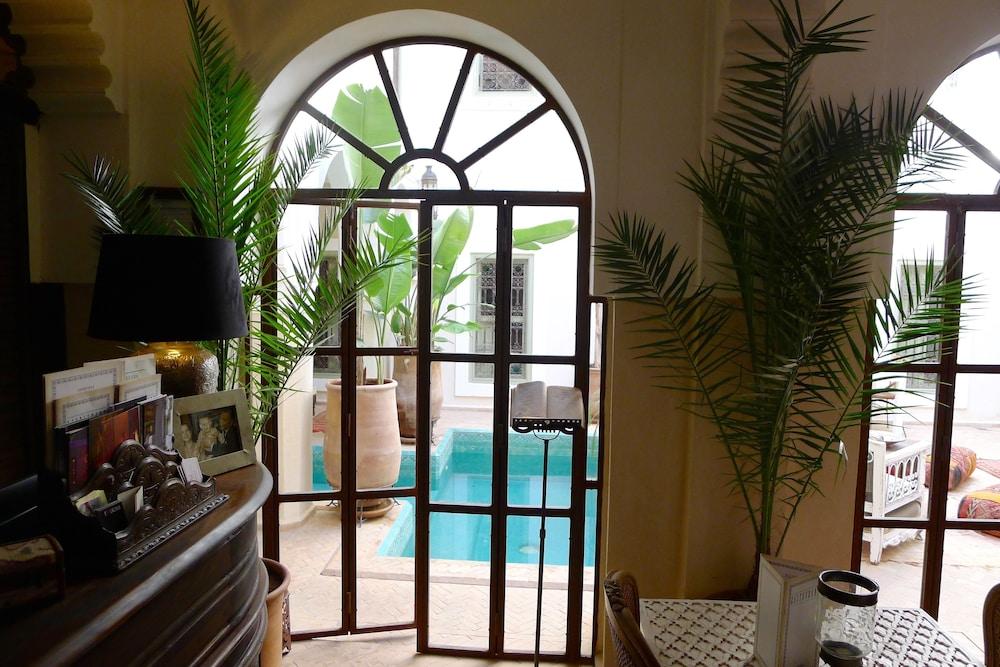 رياض بالاسيو دي لاس إسبيكياس الردهة