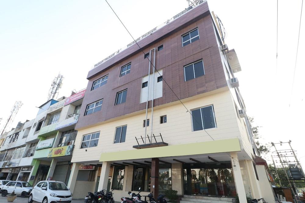 OYO 29852 Hotel Golden View Exterior