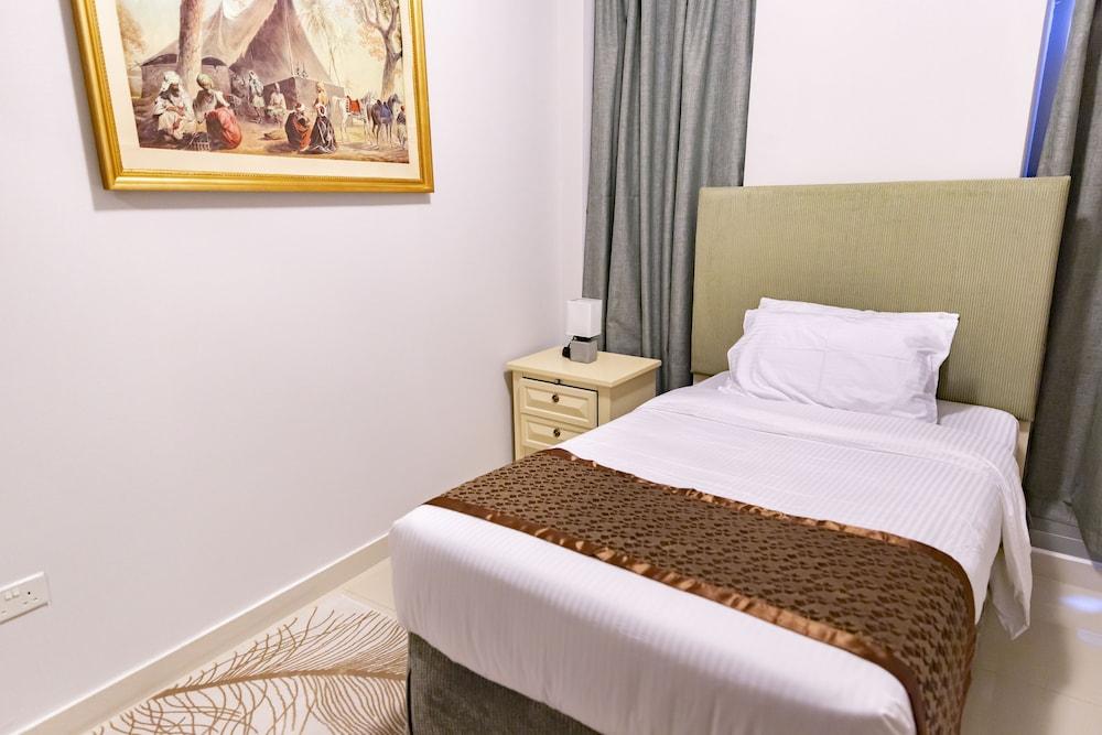 Bravoway Standpoint Tower B in Downtown Room