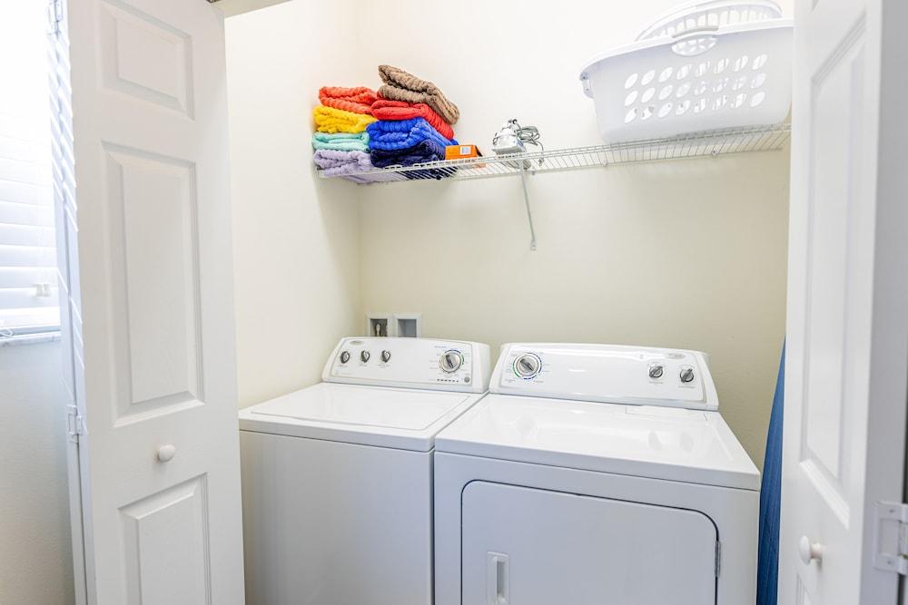Fantastic 4br 3ba with Pvt Pool with Lake view near to Disney Room