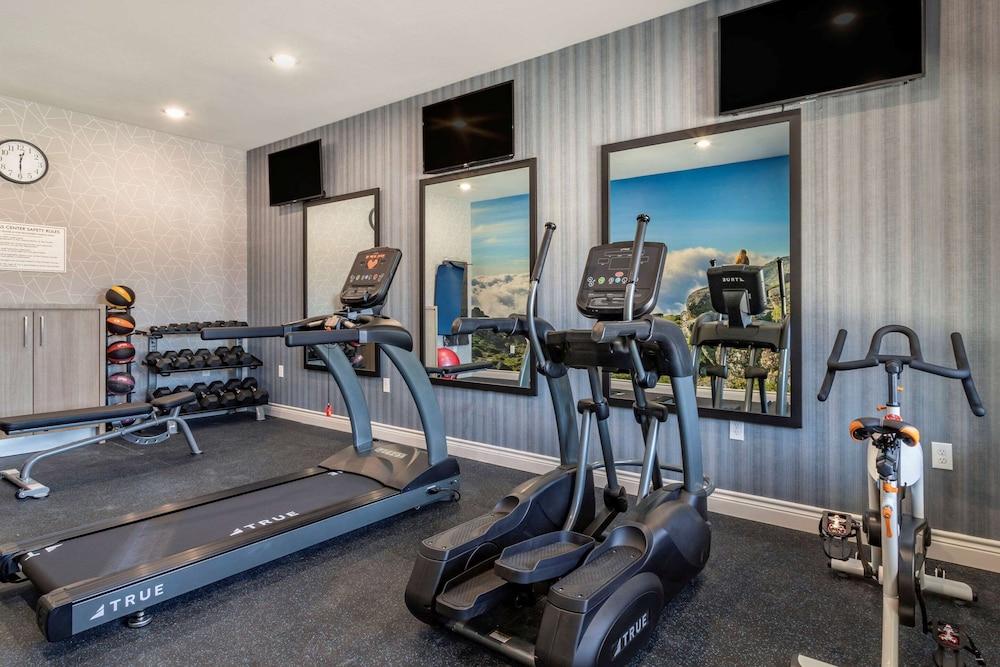 Clarion Pointe Port Arthur-Beaumont South Fitness Facility