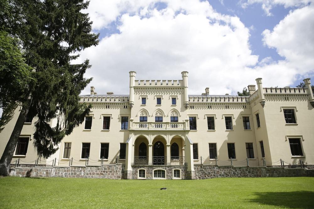 Hotel Schloss Reichenow Featured Image