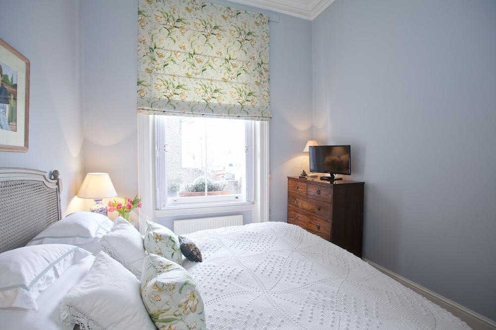 A Place Like Home - Elegant flat in South Kensington Room