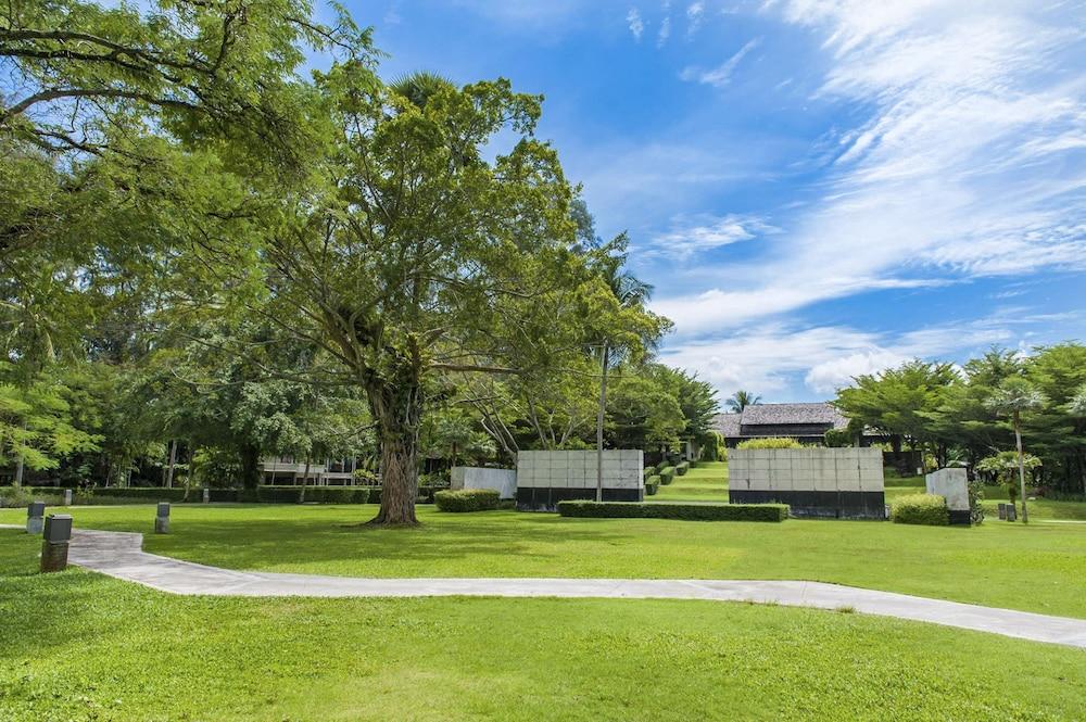 The Slate Property Grounds