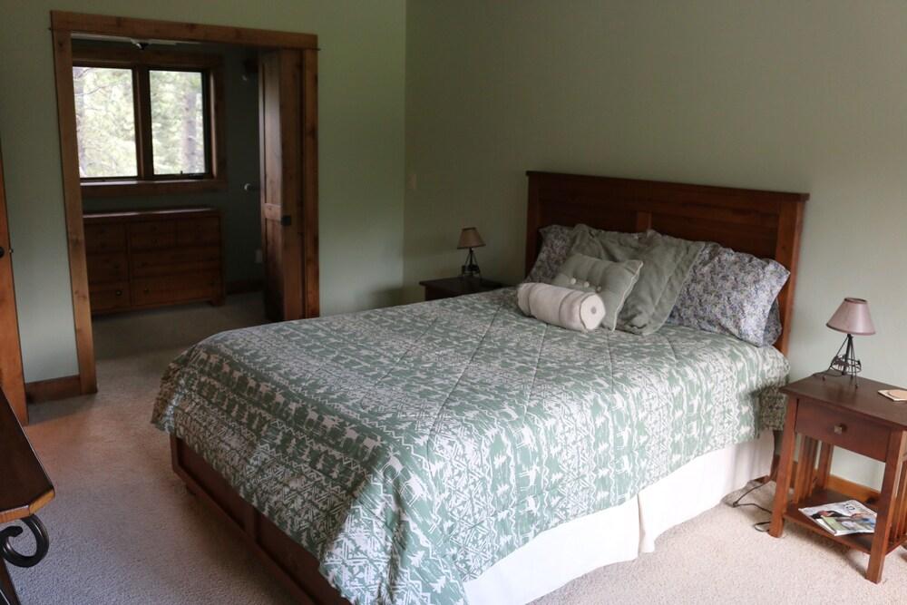 Big Sky - Hidden Village 59 Room