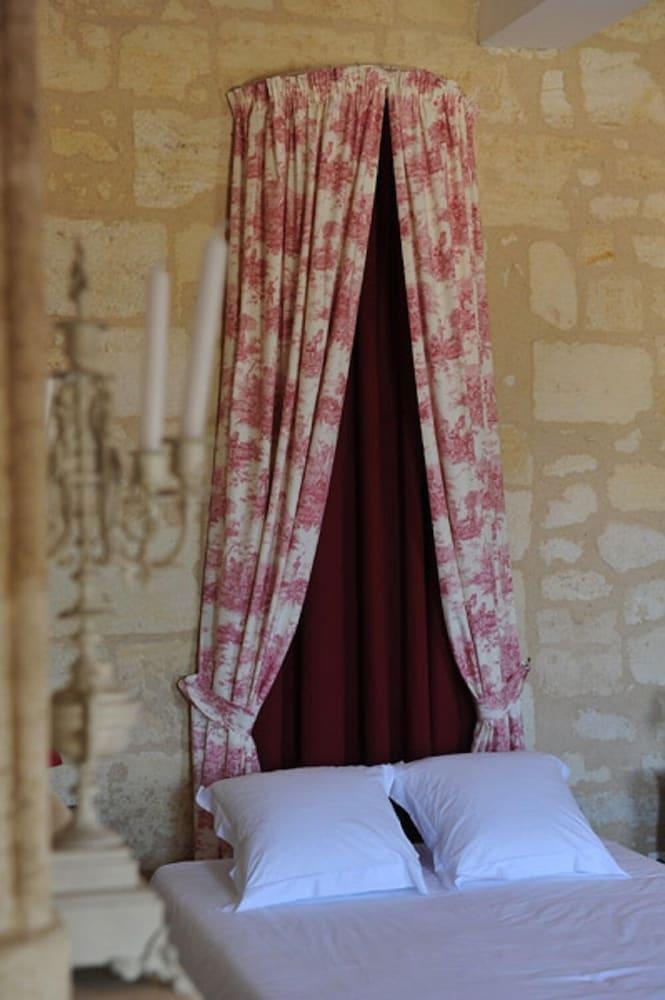 Logis des Cordeliers Room