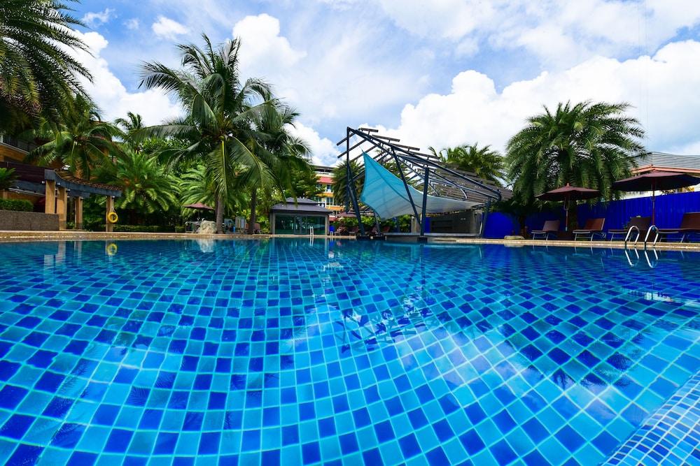 R Mar Resort and Spa Outdoor Pool